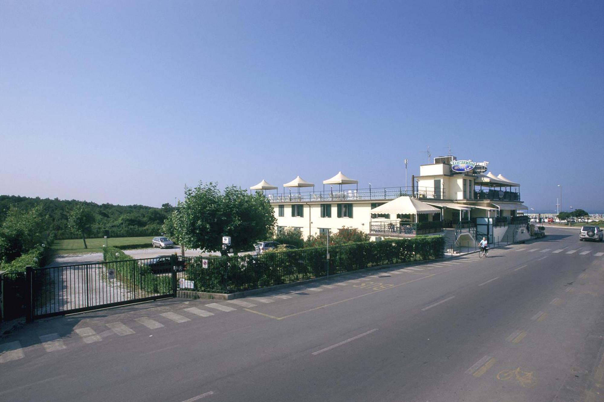 Hotel Turandot Торе дел Лаго Пучини Екстериор снимка